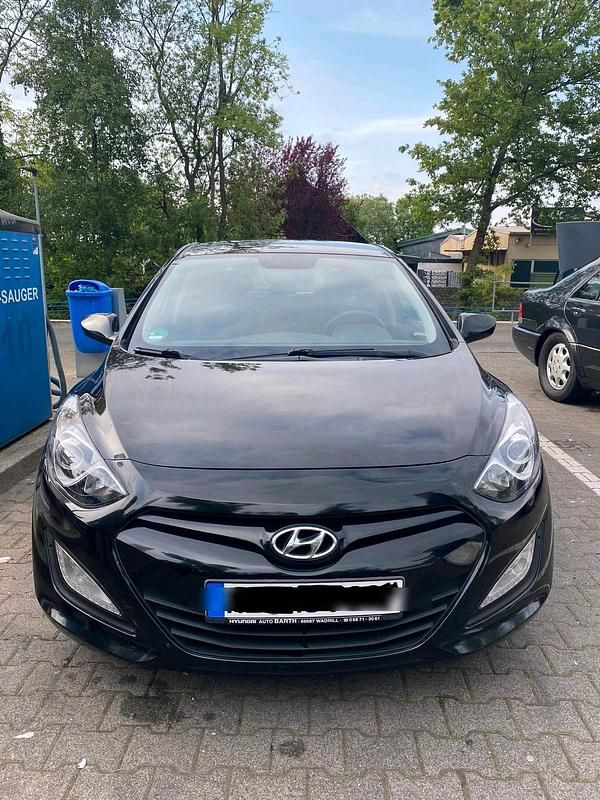 Schwarz Gebraucht 2012 Hyundai i30 Kleinwagen | 5.700 € (Fairer Preis) - Bild 1/4