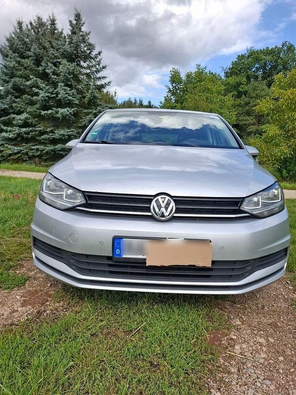 Silber Gebraucht 2016 VW Touran Trendline Van / Kleinbus | 11.200 € (Etwas zu teuer) - Bild 1/4