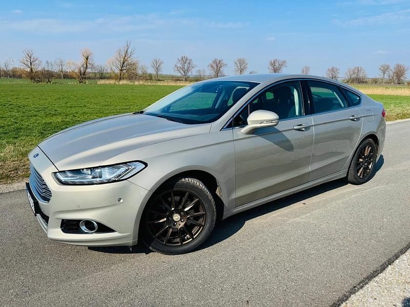 Gebraucht Ford Mondeo 203 PS (149 kW) 2015 Grau Kleinwagen