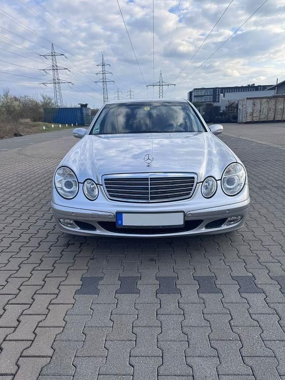 Gebraucht Mercedes E240 Classic 177 PS (130 kW) 2003 Silber Limousine