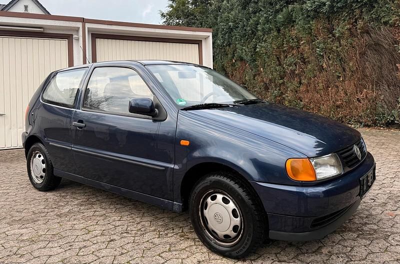Blau Gebraucht 1996 VW Polo Kleinwagen | 999 € (Fairer Preis) - Bild 1/4