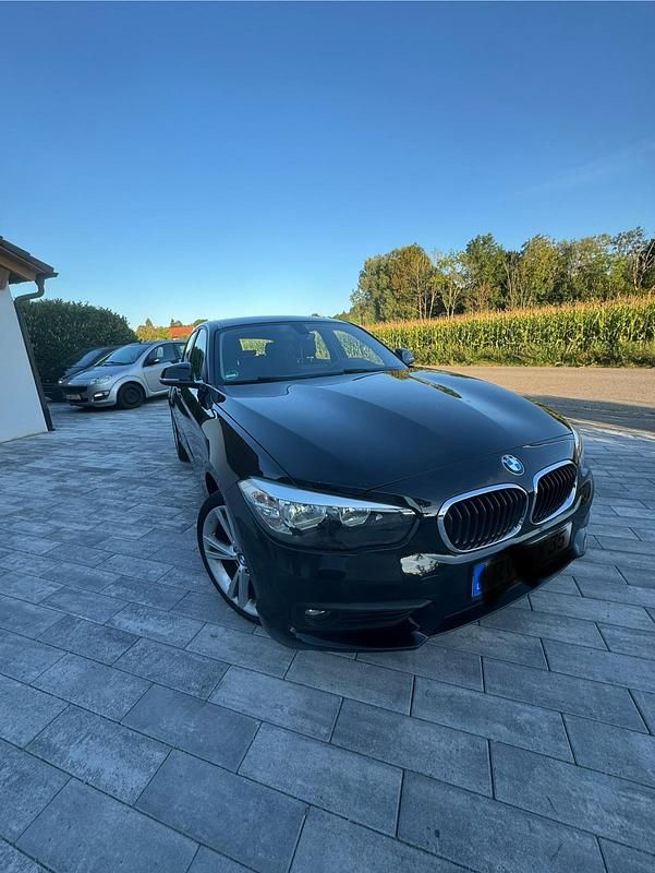Schwarz Gebraucht 2018 BMW 118 Kleinwagen | 9.500 € (Superpreis) - Bild 1/4