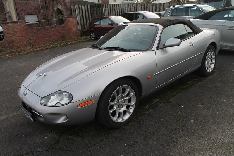 Gebraucht Jaguar XK 284 PS (208 kW) 2000 Silber Cabrio