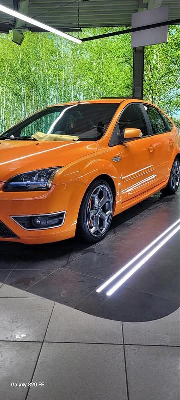 Orange Gebraucht 2007 Ford Focus ST Limousine | 8.299 € - Bild 1/4