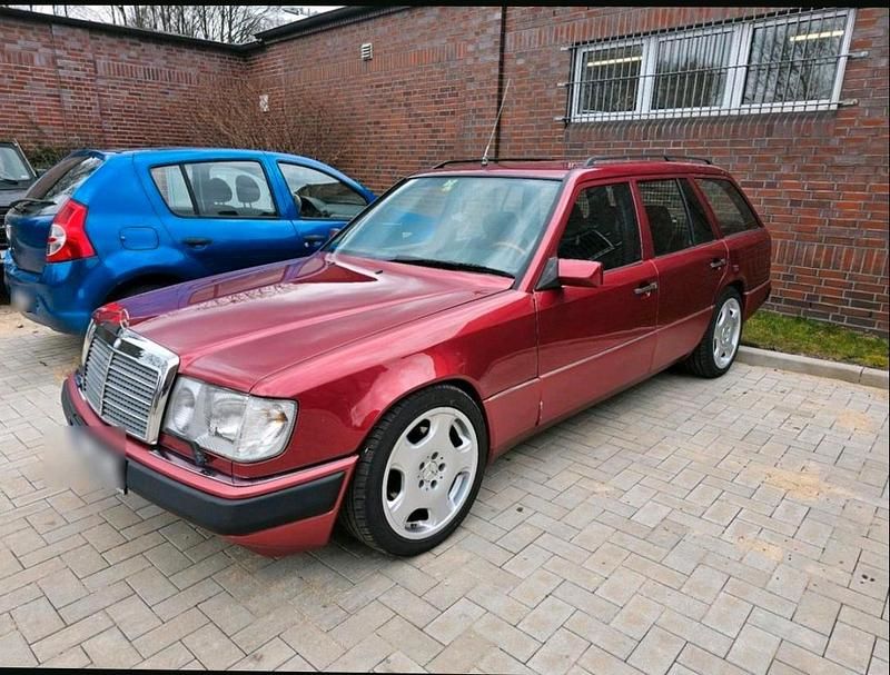 Gebraucht Mercedes E300 179 PS (131 kW) 1992 Rot Kombi