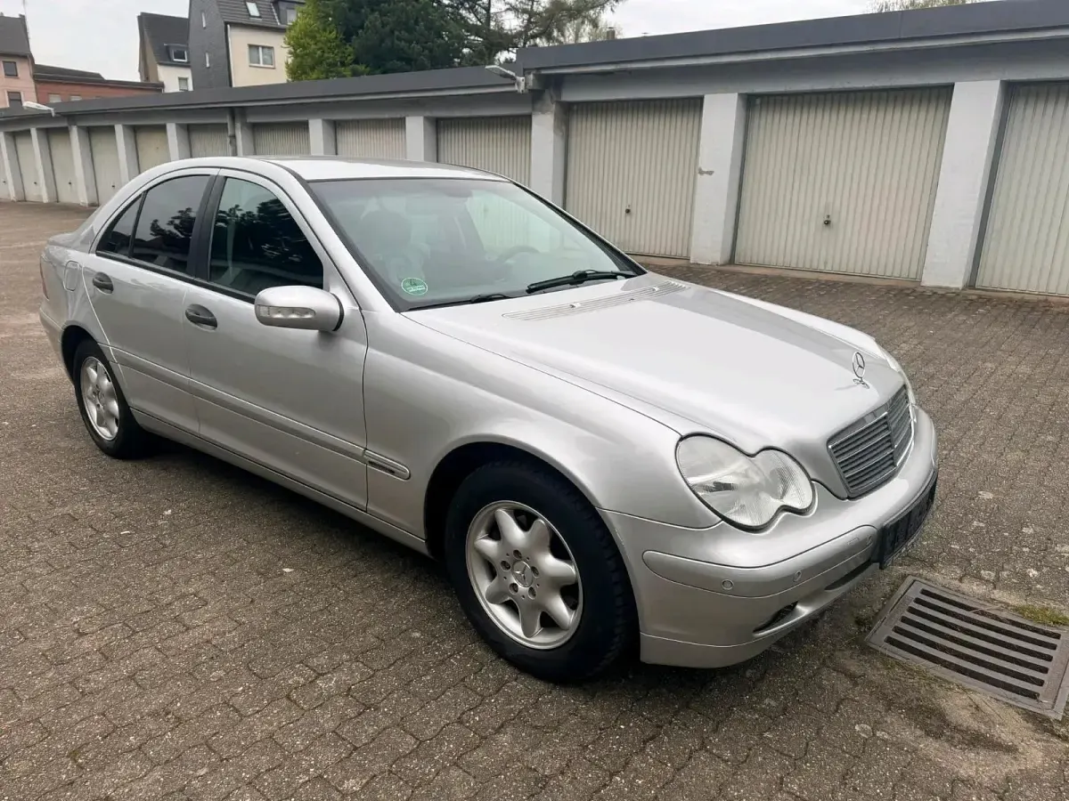 Gebraucht Mercedes C180 143 PS (105 kW) 2003 Silber Limousine