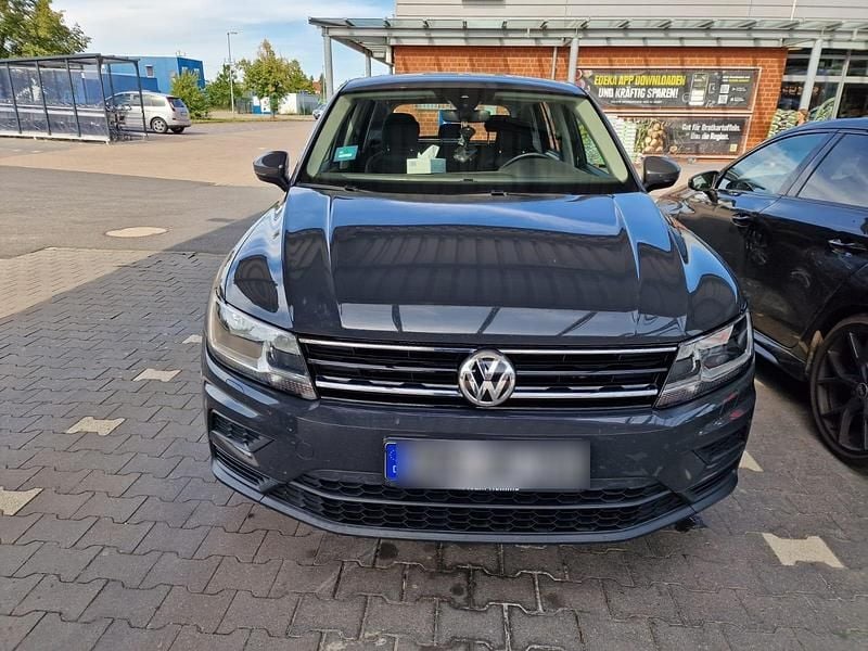 Grau Gebraucht 2019 VW Tiguan SUV | 20.000 € (Superpreis) - Bild 1/4