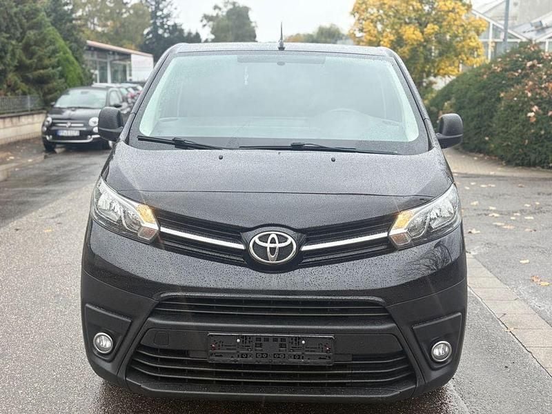 Schwarz Gebraucht 2017 Toyota Proace Comfort Van | 13.500 € (Superpreis) - Bild 1/4