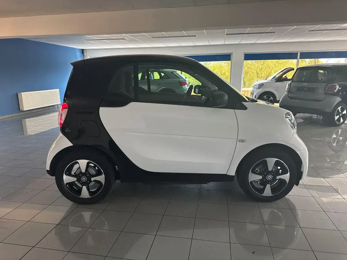 Gebraucht Smart ForTwo Coupé 60 kW (82 PS) 2024 Schwarz Coupé