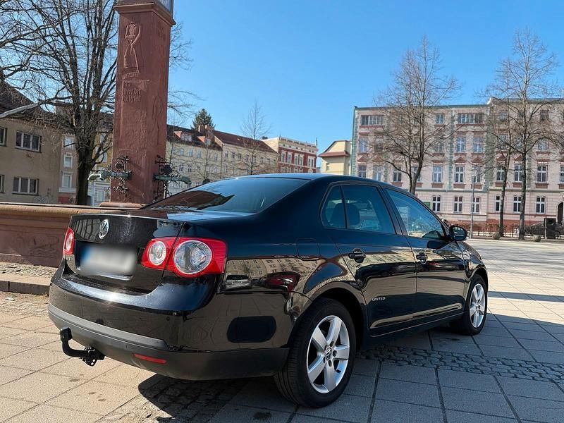 Gebraucht VW Jetta 123 PS (90 kW) 2009 Schwarz Limousine