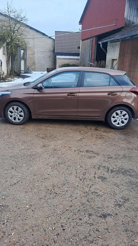 Gebraucht Hyundai i20 Active 101 PS (74 kW) 2018 Braun Kleinwagen