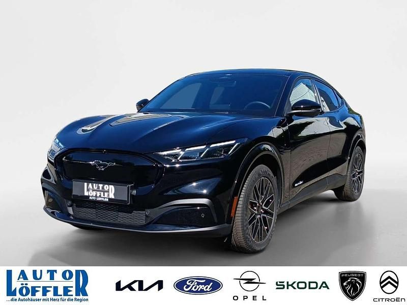Absolute black (schwarz) Neu 2025 Ford Mustang Mach-E Premium SUV | 57.310 € (Teuer) - Bild 1/4