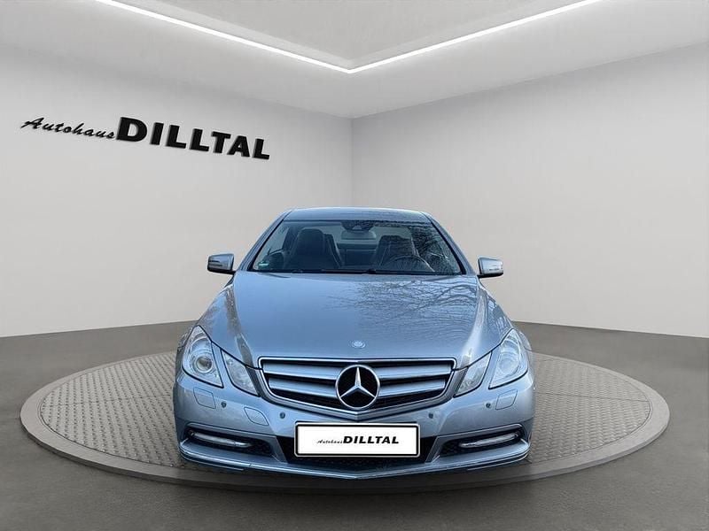 Silber Gebraucht 2011 Mercedes E250 Coupé | 10.991 € (Guter Preis) - Bild 1/4