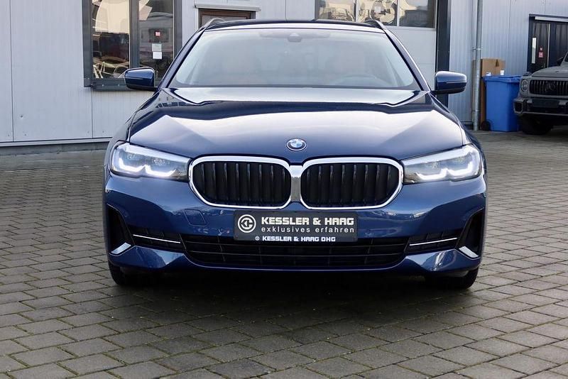 Gebraucht BMW 520 Performance 190 PS (139 kW) 2023 Phytonicblau Kombi