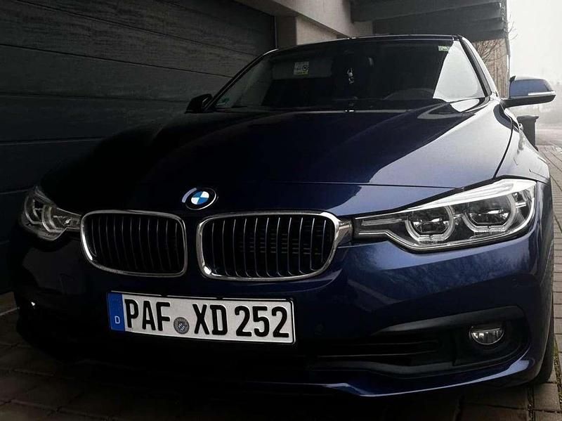 Gebraucht BMW 330 Luxury Line 252 PS (185 kW) 2018 Blau Limousine