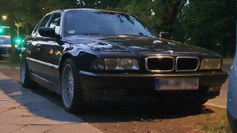 Schwarz Gebraucht 1998 BMW 740 Basis Limousine | 13.990 € (Etwas zu teuer) - Bild 1/4