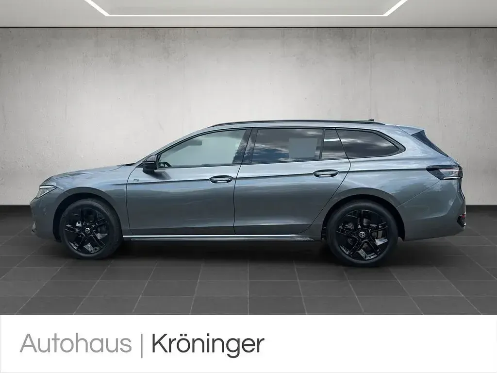 Gebraucht VW Passat R-line 150 PS (110 kW) 2025 Diabasgrau metallic Kombi