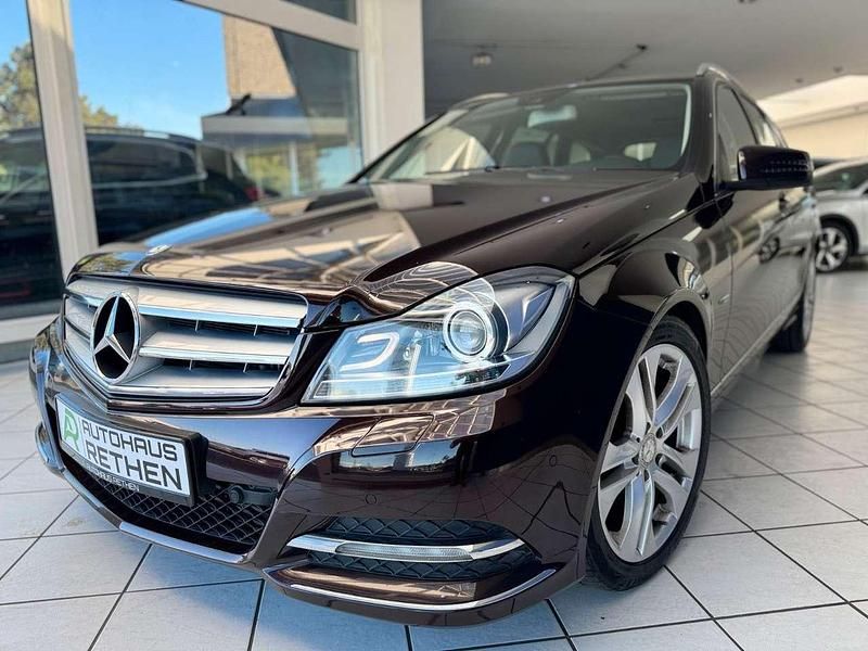 Cupritbraun metalliclack Gebraucht 2012 Mercedes C250 Avantgarde Kombi | 18.200 € (Teuer) - Bild 1/4