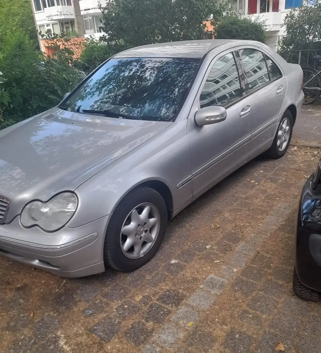 Gebraucht Mercedes C180 143 PS (105 kW) 2003 Silber Limousine
