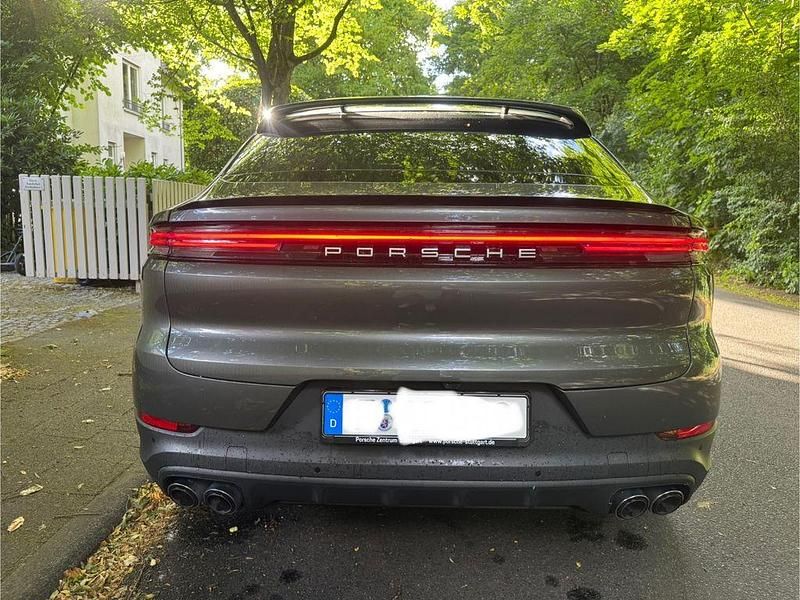 Grau Gebraucht 2023 Porsche Cayenne SUV | 99.800 € (Fairer Preis) - Bild 1/4
