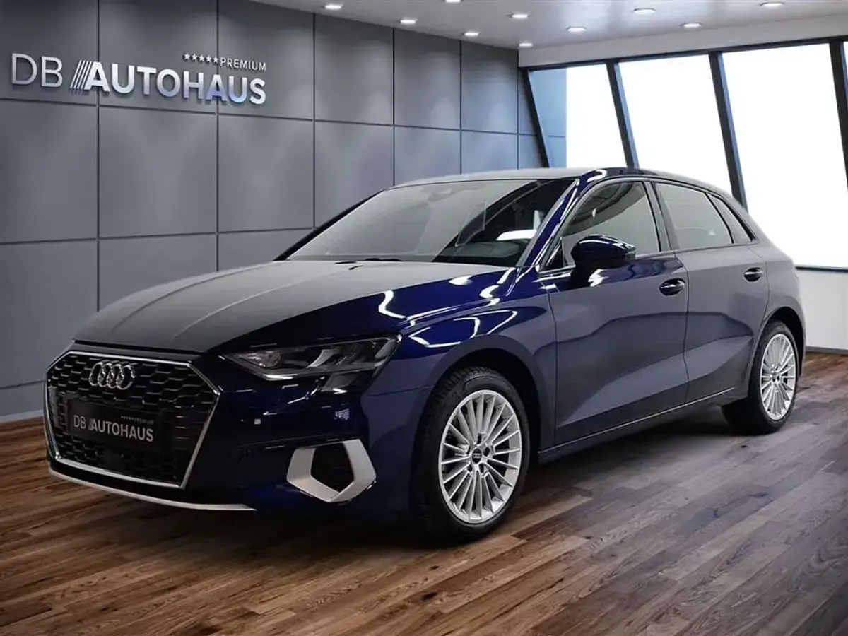 Second-hand Audi A3 Advanced Plus 150 CP (110 kW) 2024 Albastru Berlinǎ