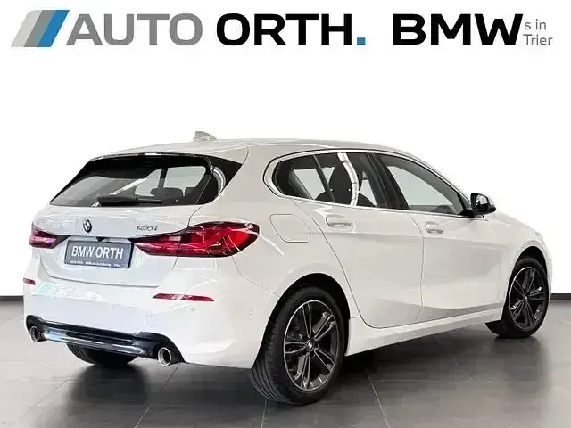 Gebraucht BMW 120 Sport Line 270 PS (198 kW) 2022 Alpinweiß iii Limousine