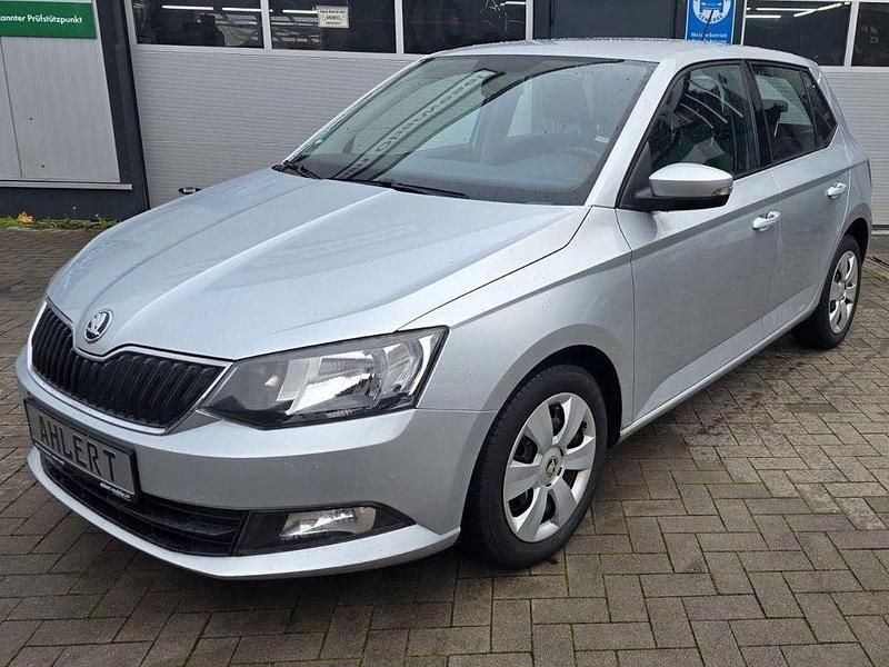 Silber Gebraucht 2015 Skoda Fabia Ambition Kleinwagen | 9.999 € (Fairer Preis) - Bild 1/4