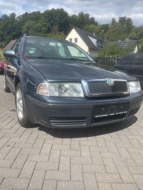 Schwarz Gebraucht 2004 Skoda Octavia Kombi | 2.300 € (Fairer Preis) - Bild 1/4