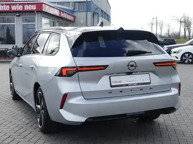 Neu Opel Astra 131 PS (96 kW) 2025 Silber Kombi