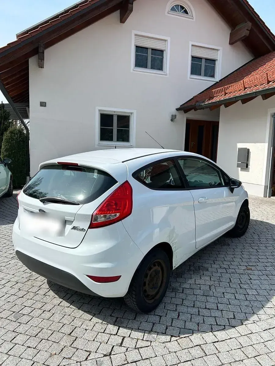 Gebraucht Ford Fiesta Trend 60 PS (44 kW) 2009 Weiß Limousine