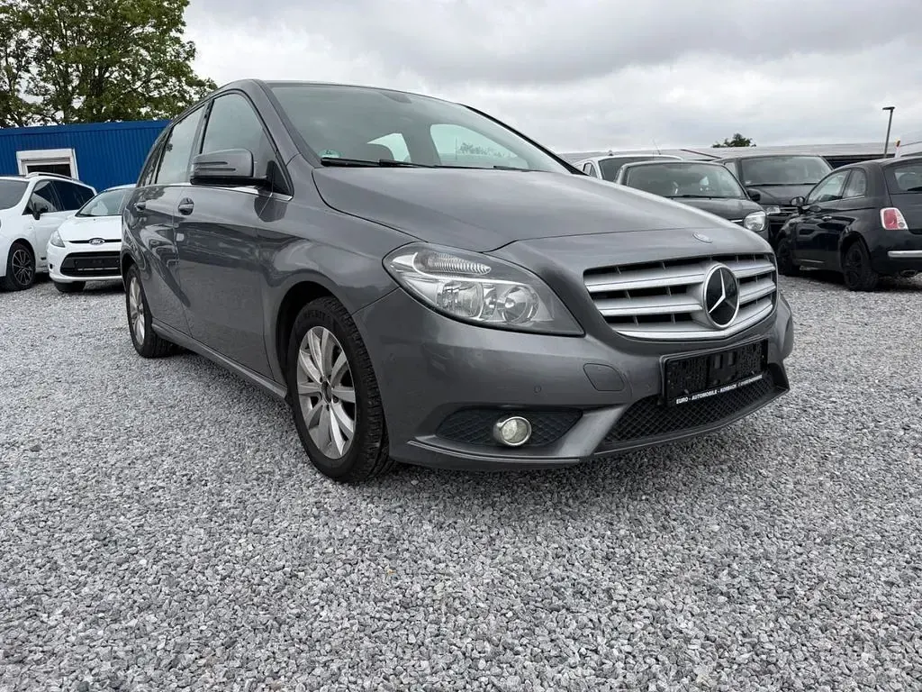 Gebraucht Mercedes B180 109 PS (80 kW) 2013 Grau Kleinwagen