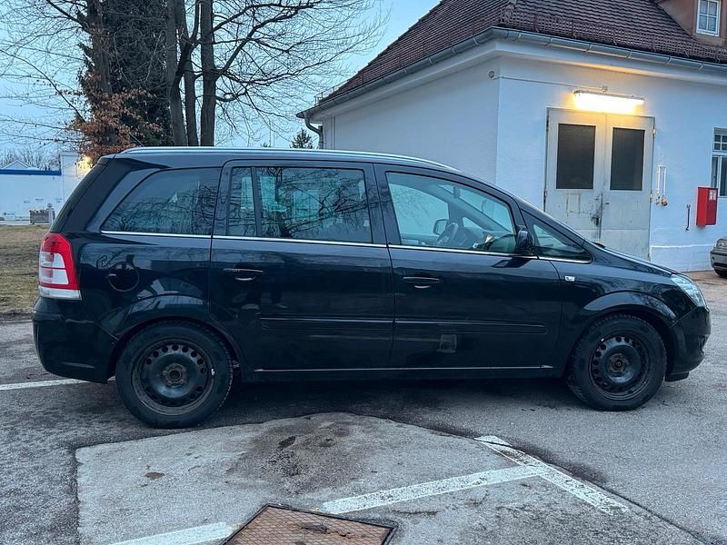 Gebraucht Opel Zafira 150 PS (110 kW) 2010 Schwarz Van / Kleinbus