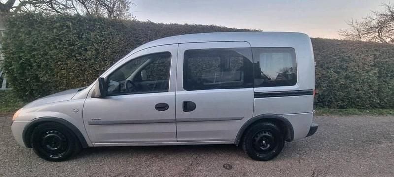 Usata Opel Combo 75 CV (55 kW) 2003 Argento Monovolume