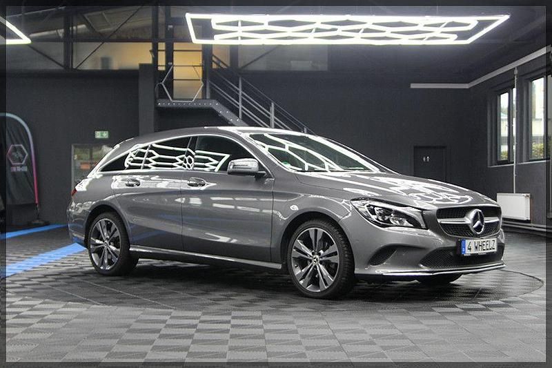 Grau Gebraucht 2018 Mercedes CLA220 Shooting Brake Kombi | 23.499 € (Fairer Preis) - Bild 1/4