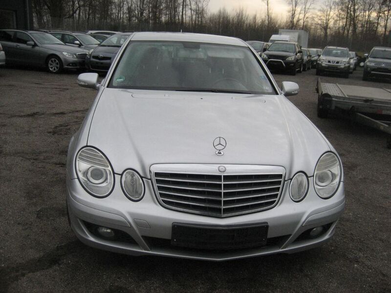 Silber Gebraucht 2007 Mercedes E200 Limousine | 4.990 € (Fairer Preis) - Bild 1/4