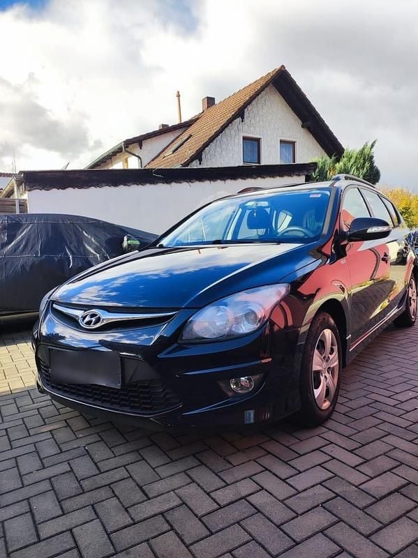 Schwarz Gebraucht 2012 Hyundai i30 Kombi | 2.750 € (Superpreis) - Bild 1/4
