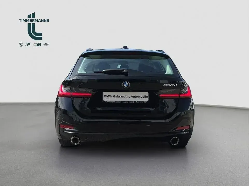 Gebraucht BMW 330 Sport Line 286 PS (210 kW) 2023 Schwarz Kombi