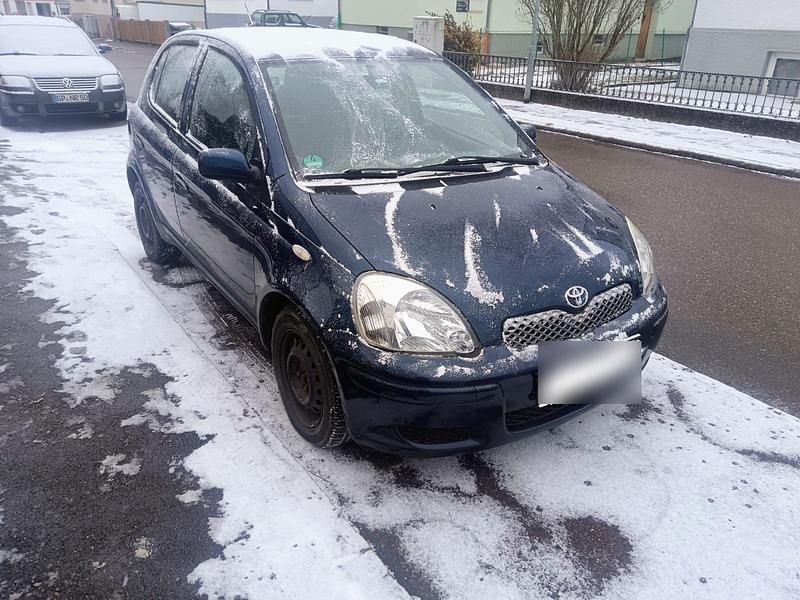 Blau Gebraucht 2004 Toyota Yaris Kleinwagen | 1.100 € (Guter Preis) - Bild 1/4