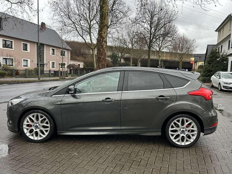 Gebraucht Ford Focus Titanium 150 PS (110 kW) 2016 Grau Limousine