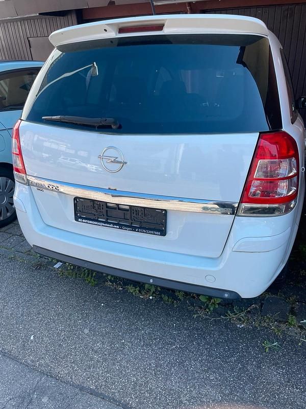 Weiß Gebraucht 2008 Opel Zafira OPC Van / Kleinbus | 1.950 € (Fairer Preis) - Bild 1/4