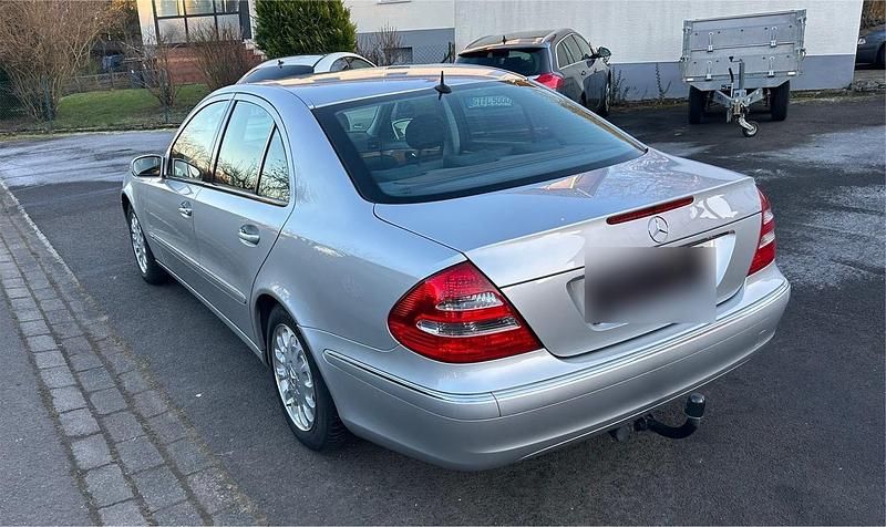 Gebraucht Mercedes E200 Elegance 122 PS (89 kW) 2004 Silber Limousine