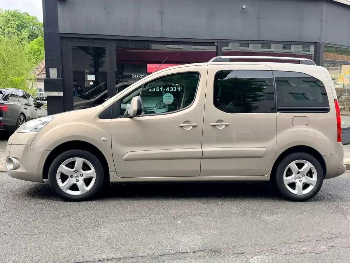 Gebraucht Peugeot Partner Tepee Premium 120 PS (88 kW) 2010 Beige Van / Kleinbus