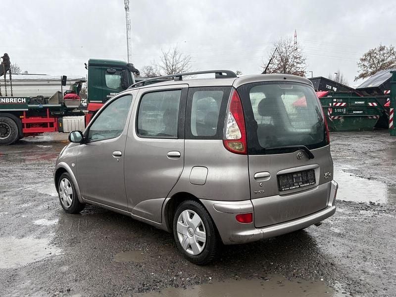 Gebraucht Toyota Yaris Verso Sol 84 PS (61 kW) 2003 Grau Van / Kleinbus