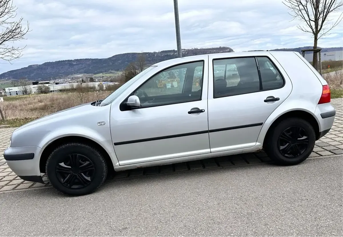 Gebraucht VW Golf IV Basis 75 PS (55 kW) 2002 Silber Kleinwagen