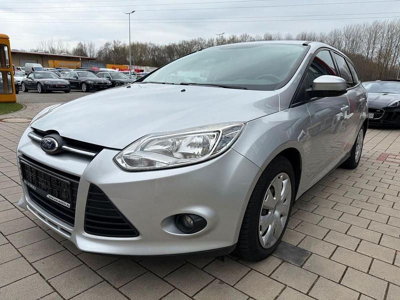 Gebraucht Ford Focus Trend 116 PS (85 kW) 2012 Grau Limousine