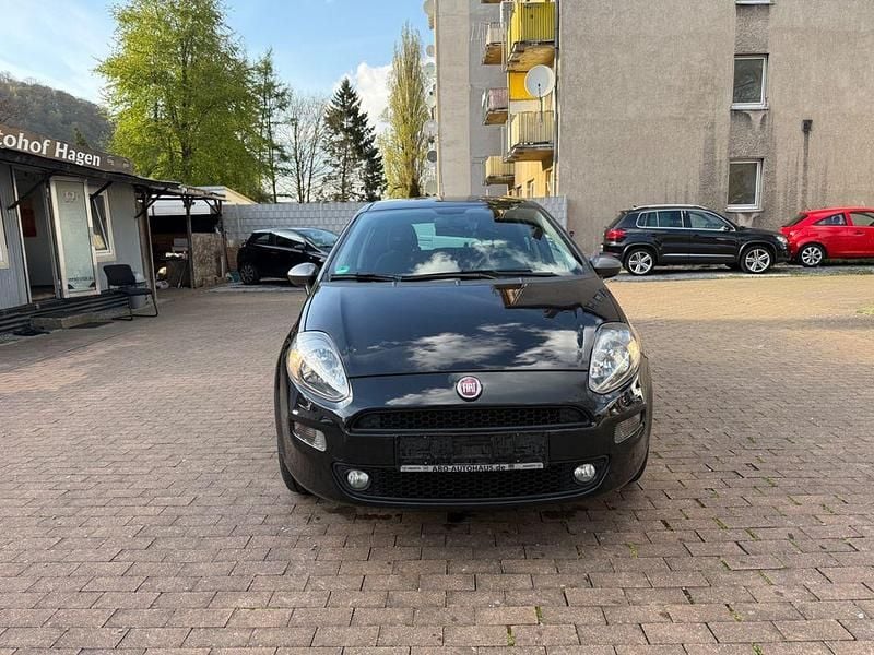 Gebraucht Fiat Punto Young 69 PS (50 kW) 2016 Schwarz Kleinwagen