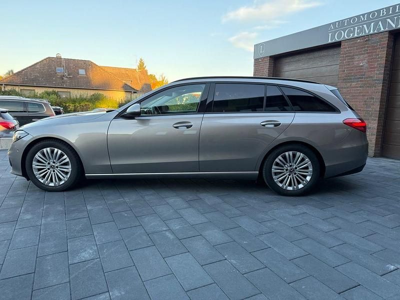 Gebraucht Mercedes C220 200 PS (147 kW) 2023 Silber Limousine
