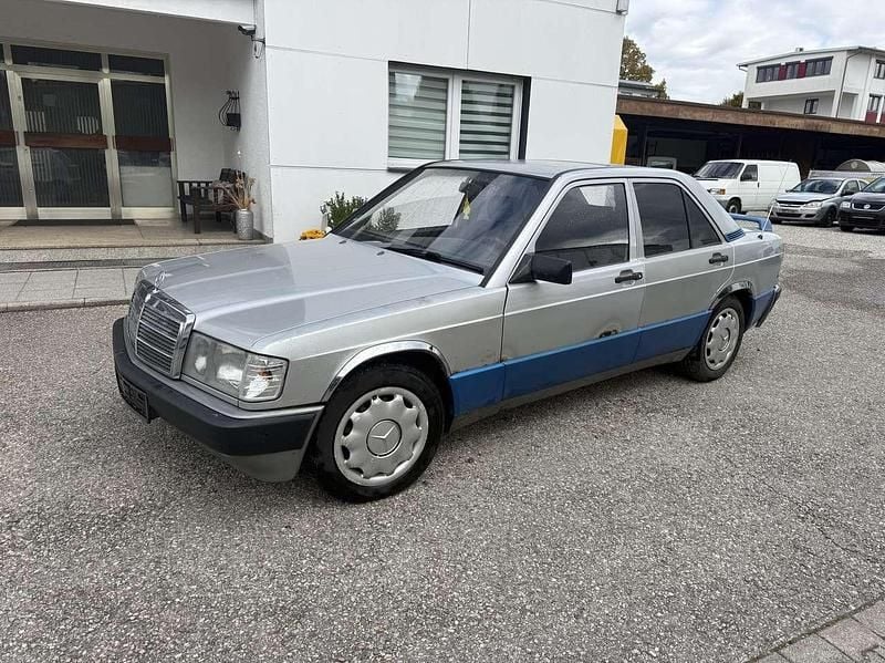 Silber Gebraucht 1990 Mercedes 190 Limousine | 1.250 € - Bild 1/4