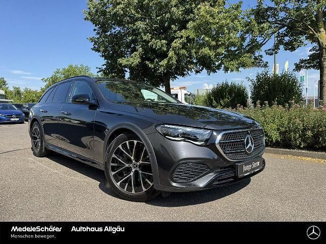 Grau Gebraucht 2023 Mercedes E450 Avantgarde Limousine | 67.470 € (Fairer Preis) - Bild 1/4
