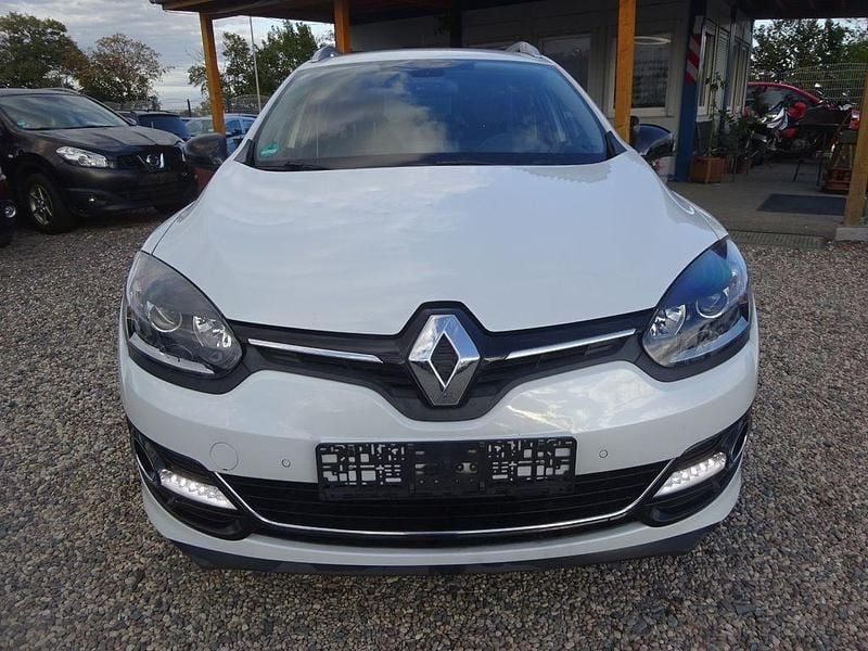 Gebraucht Renault Mégane III Bose Edition 132 PS (97 kW) 2015 Weiß Limousine